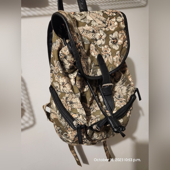 Pimkie Hawaiian floral backpack - Picture 2 of 13